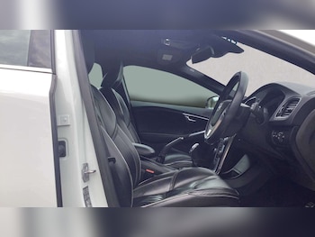Used Volvo V40 2014 for sale - 78881053: Photo
