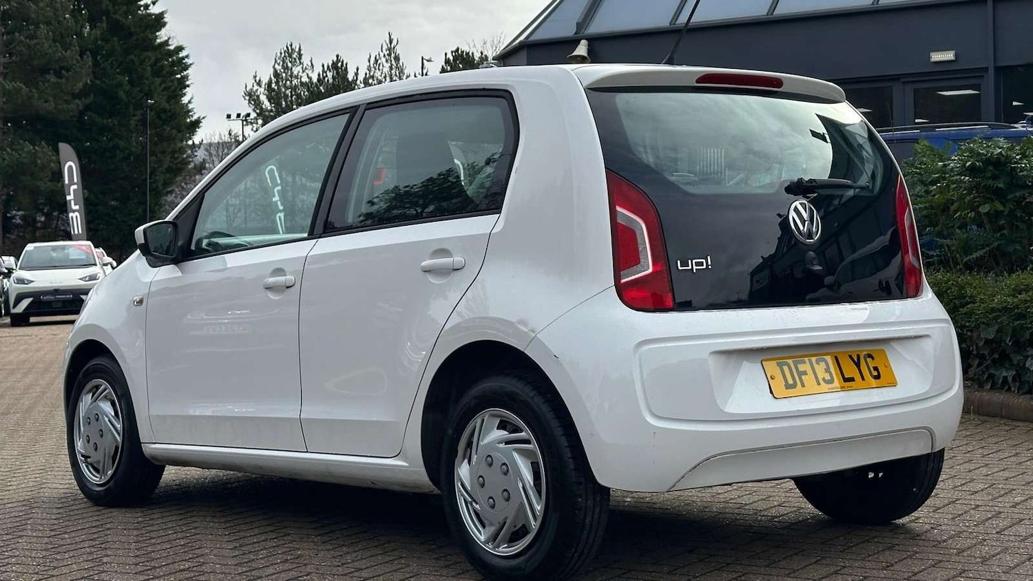 Used Volkswagen up! 2013 for sale - 77858169: Photo 2