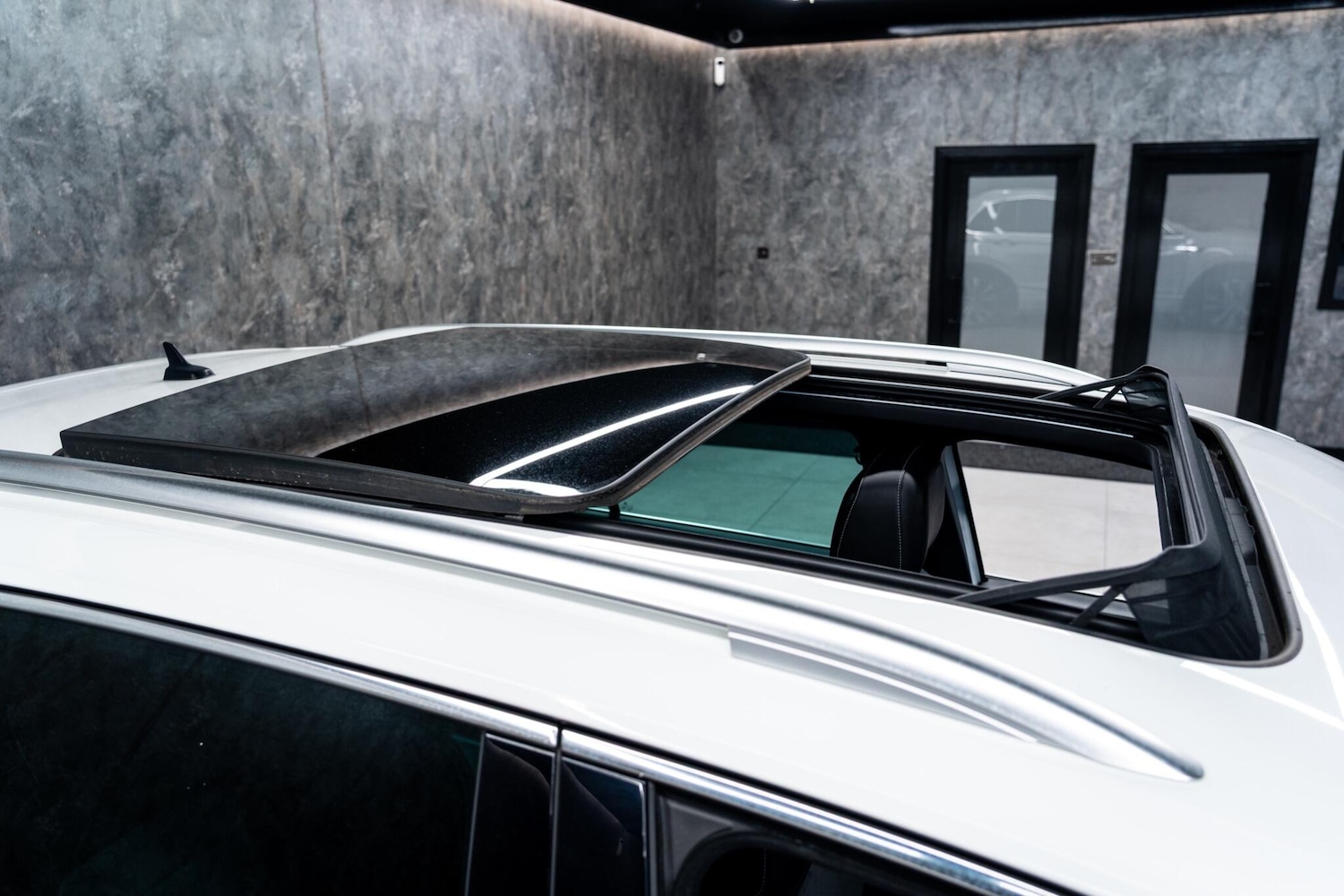 Used Volkswagen Tiguan 2017 for sale - 77671051: Photo 3