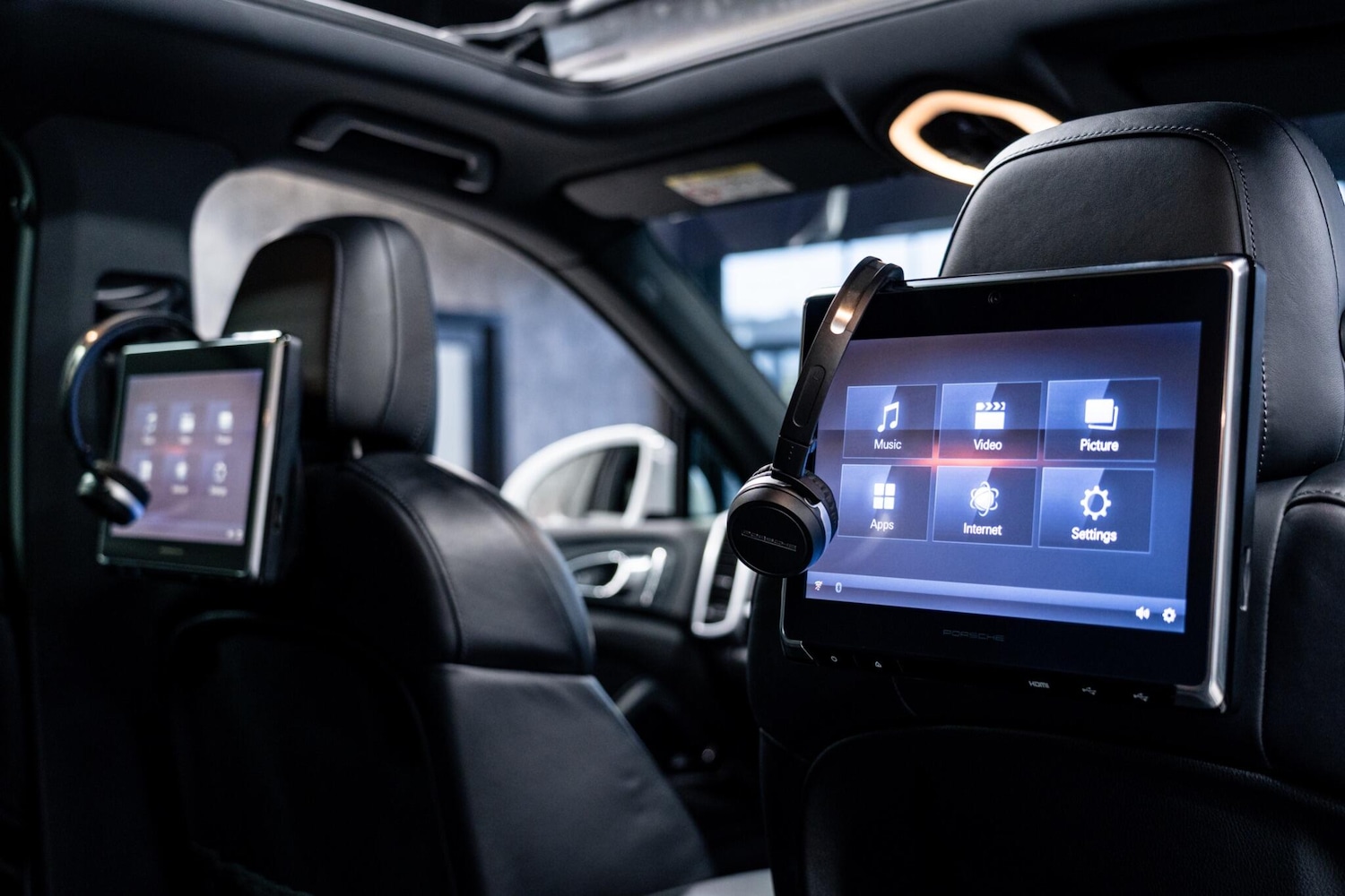 Used Porsche Cayenne 2016 for sale - 77611704: Photo 2