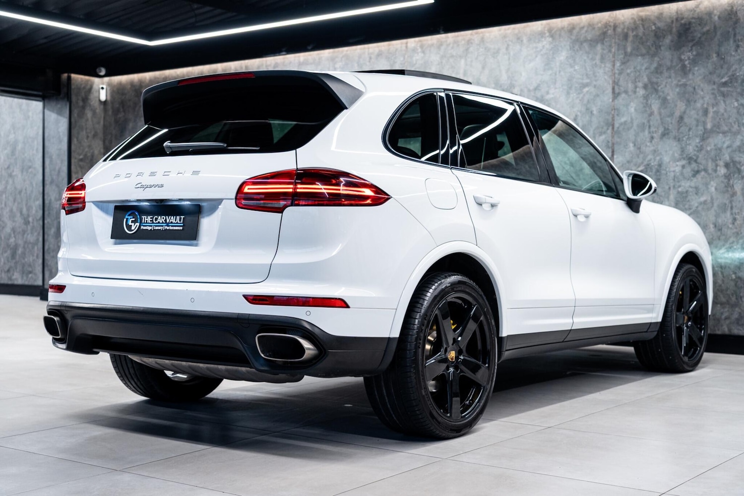 Used Porsche Cayenne 2016 for sale - 77611704: Photo 3