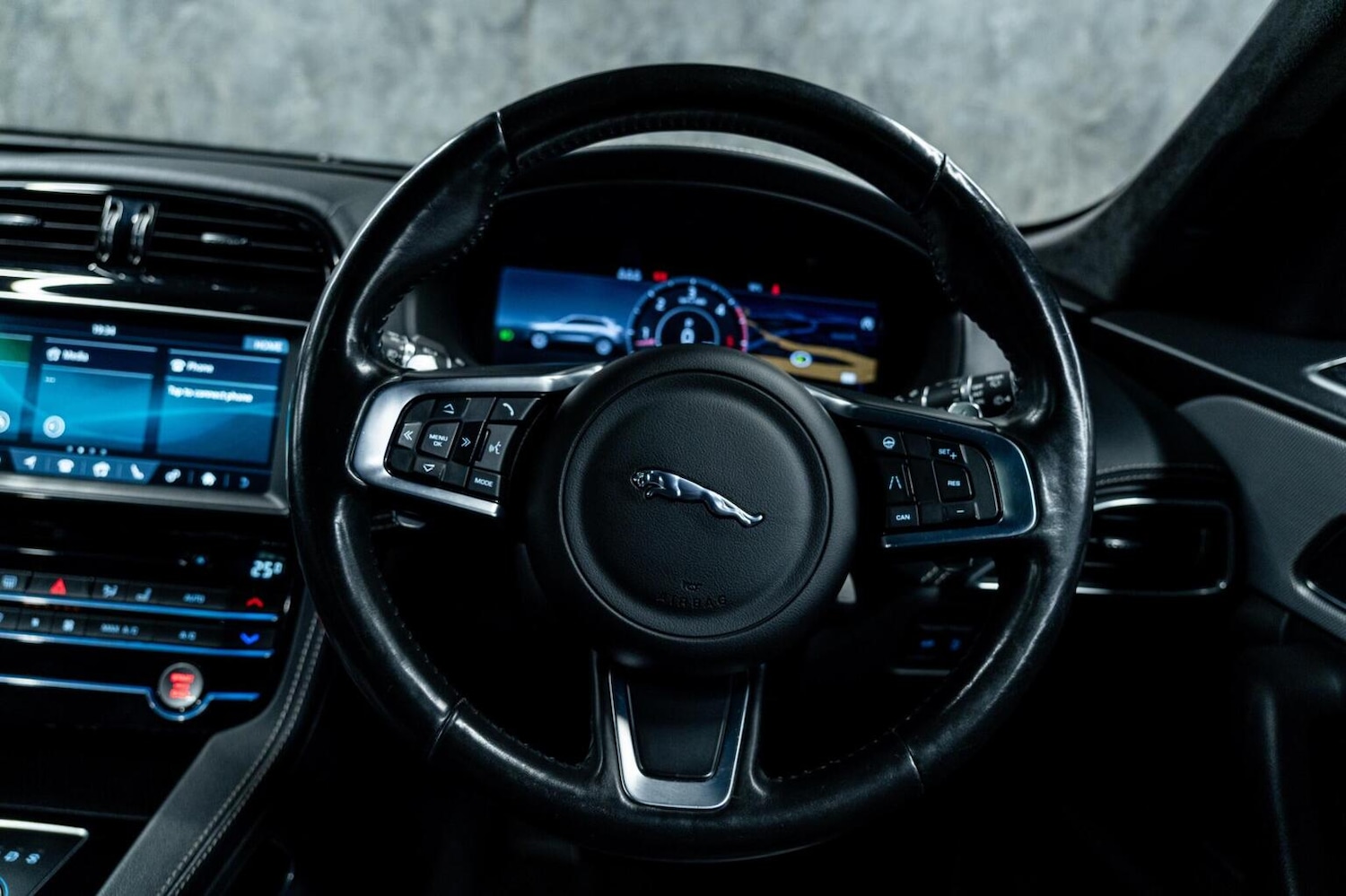 Used Jaguar F-Pace 2019 for sale - 77522082: Photo 15