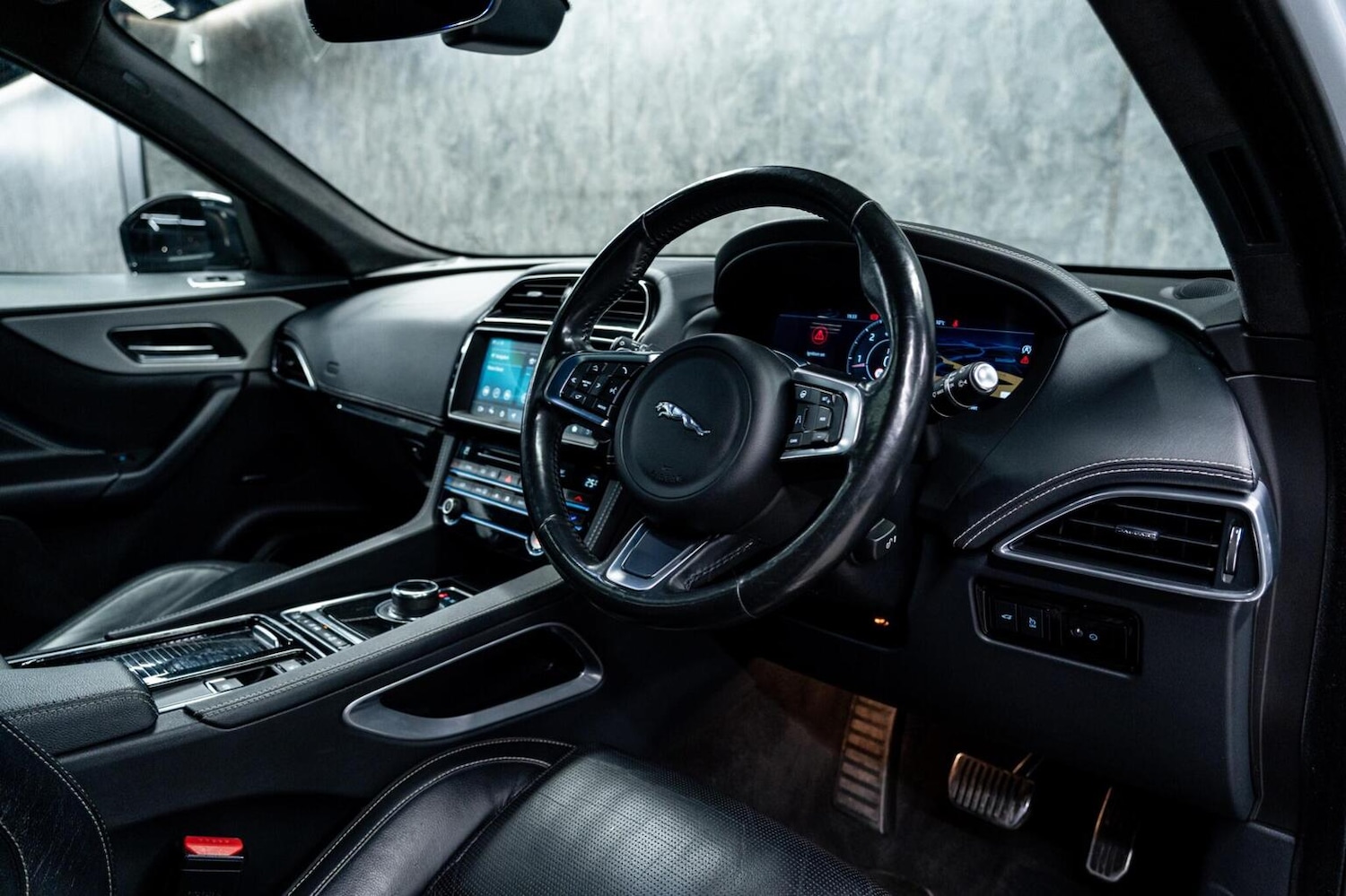 Used Jaguar F-Pace 2019 for sale - 77522082: Photo 2