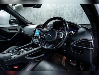 Used Jaguar F-Pace 2019 for sale - 77522082: Photo