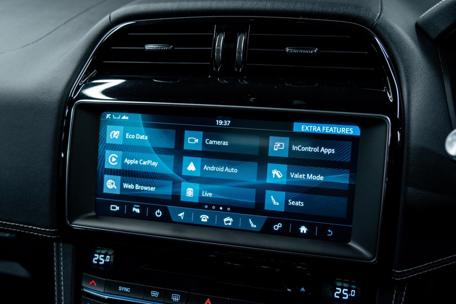 Used Jaguar F-Pace 2019 for sale - 77559472: Photo 32