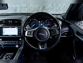 Used Jaguar F-Pace 2016 for sale - 78307359: Photo