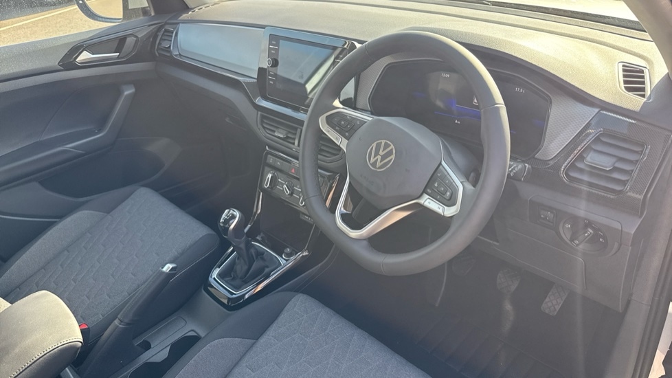 Used Volkswagen T-Cross 2025 for sale - 76328131: Photo 6
