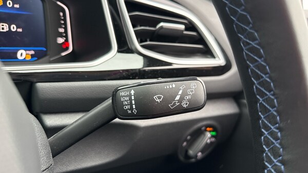 Used Volkswagen T-Roc 2023 for sale - 76312065: Photo 28