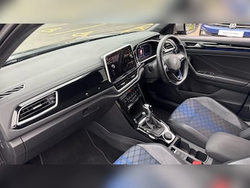 Used Volkswagen T-Roc 2023 for sale - 76312065: Photo 2
