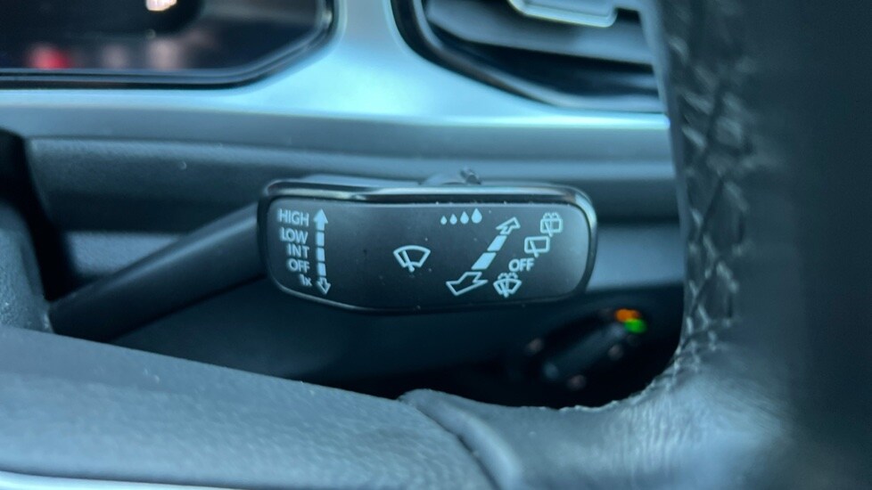 Used Volkswagen T-Roc 2024 for sale - 76796247: Photo 32