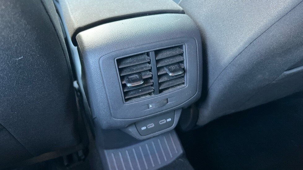 Used Volkswagen T-Roc 2024 for sale - 76796247: Photo 34