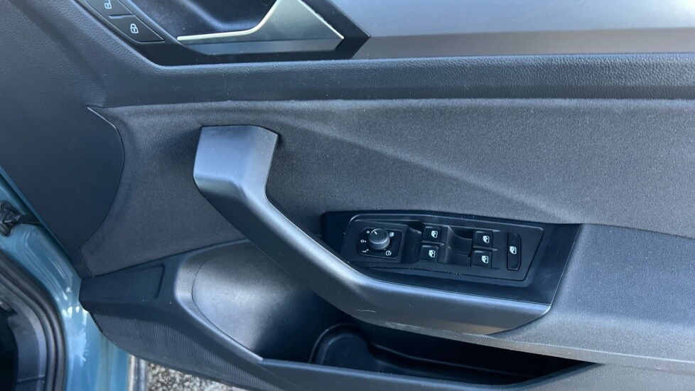 Used Volkswagen T-Roc 2024 for sale - 76796247: Photo 37