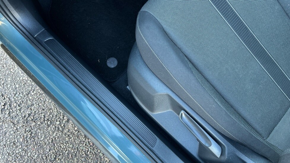 Used Volkswagen T-Roc 2024 for sale - 76796247: Photo 40