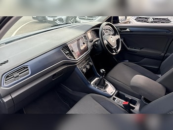 Used Volkswagen T-Roc 2021 for sale - 76078970: Photo 2