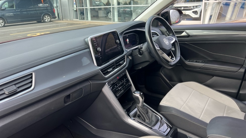 Used Volkswagen T-Roc 2022 for sale - 76079075: Photo 2