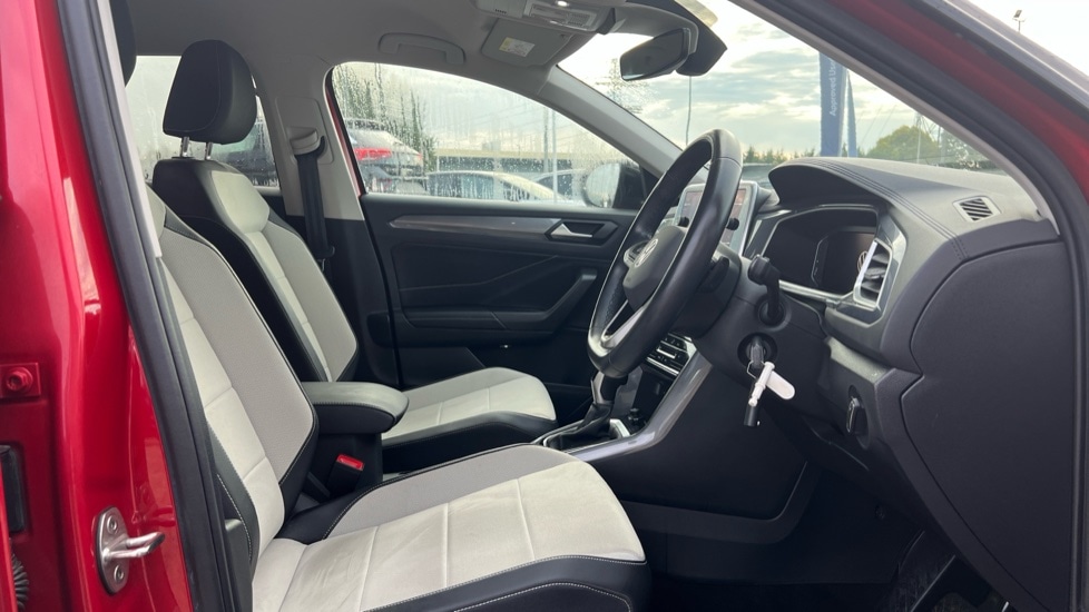 Used Volkswagen T-Roc 2022 for sale - 76079075: Photo 26
