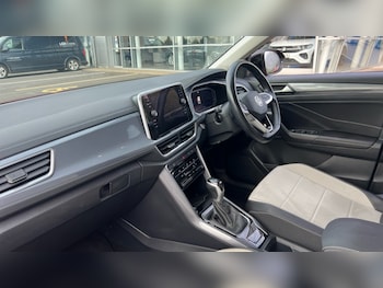 Used Volkswagen T-Roc 2022 for sale - 76079075: Photo 2