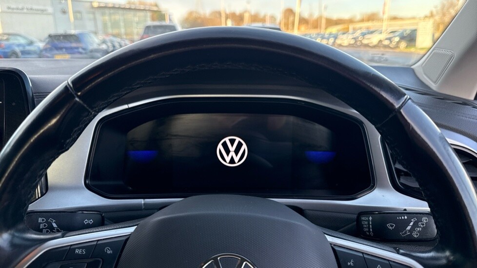 Used Volkswagen T-Roc 2023 for sale - 76796248: Photo 14