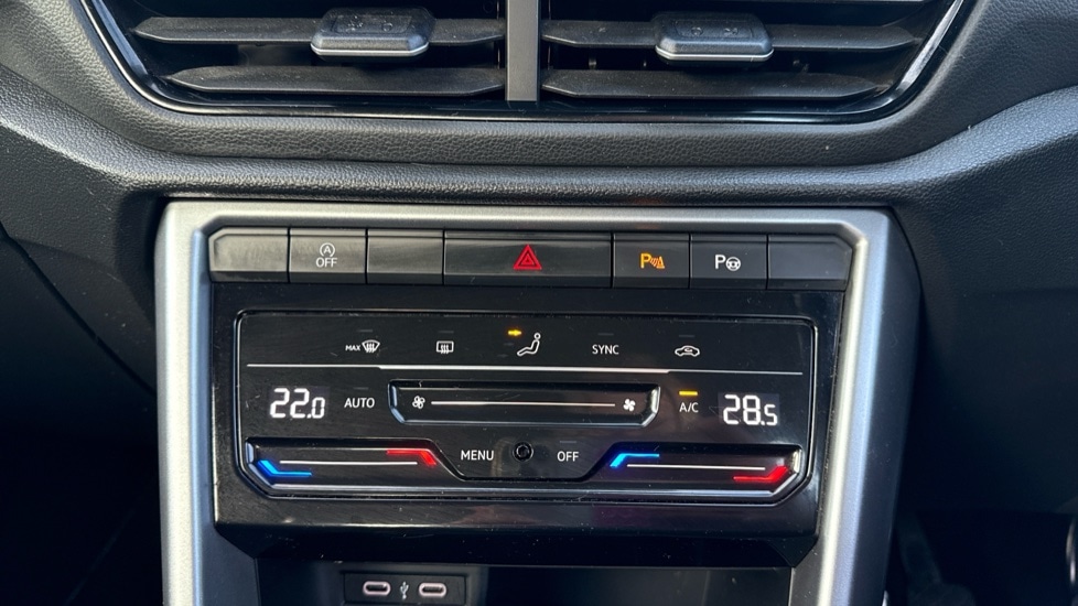 Used Volkswagen T-Roc 2023 for sale - 76796248: Photo 26