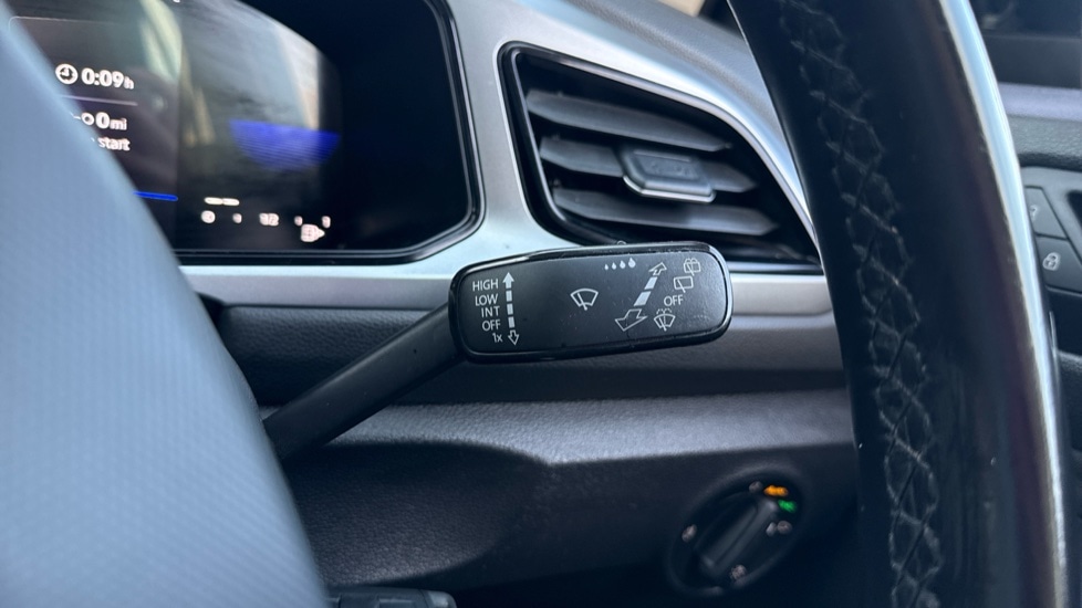 Used Volkswagen T-Roc 2023 for sale - 76796248: Photo 29