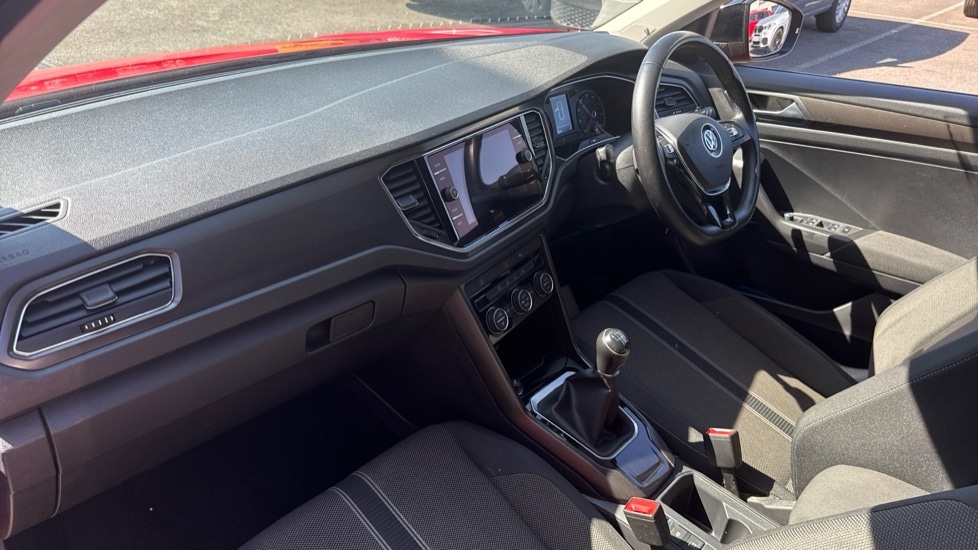 Used Volkswagen T-Roc 2019 for sale - 76589786: Photo 2