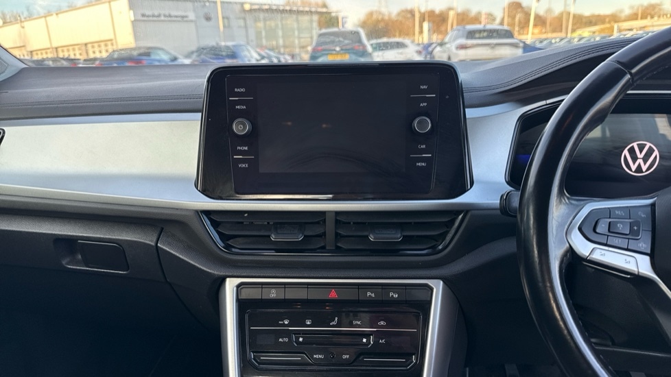 Used Volkswagen T-Roc 2023 for sale - 76660789: Photo 13