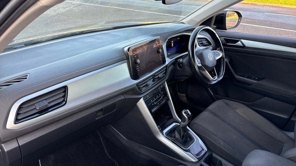 Used Volkswagen T-Roc 2023 for sale - 76660789: Photo 2