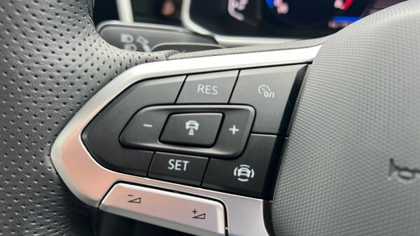Used Volkswagen T-Roc 2025 for sale - 75652760: Photo 31