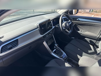 Used Volkswagen T-Roc 2025 for sale - 75522255: Photo 2