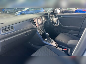 Used Volkswagen T-Roc 2021 for sale - 75395688: Photo