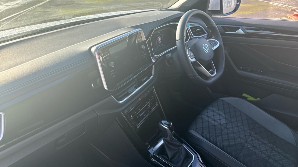 Used Volkswagen T-Roc 2025 for sale - 76452367: Photo 2