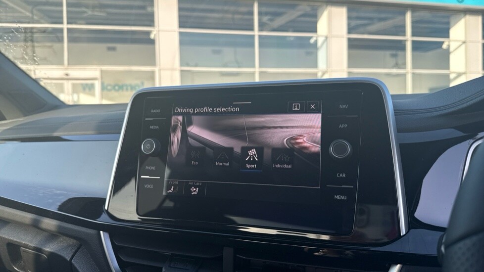 Used Volkswagen T-Roc 2025 for sale - 76452367: Photo 24