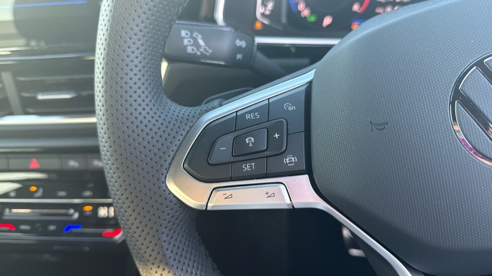 Used Volkswagen T-Roc 2025 for sale - 76452367: Photo 29