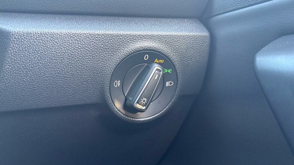 Used Volkswagen T-Roc 2025 for sale - 76452367: Photo 32