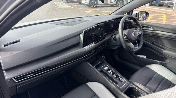 Used Volkswagen Golf 2021 for sale - 76302356: Photo 2