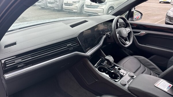 Used Volkswagen Touareg 2025 for sale - 75395672: Photo 2