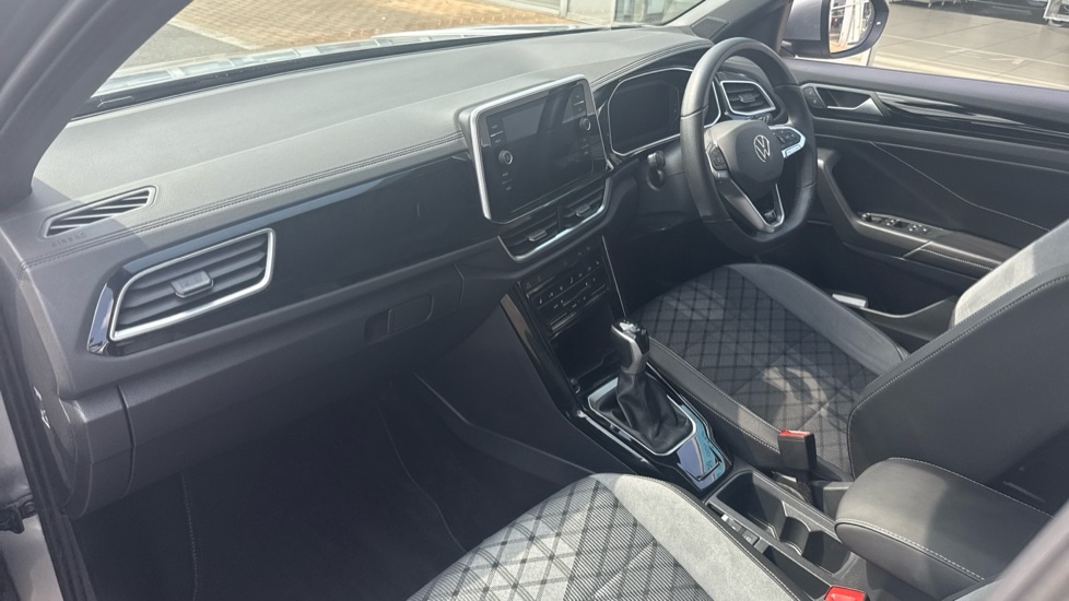 Used Volkswagen T-Roc 2025 for sale - 76575256: Photo 2