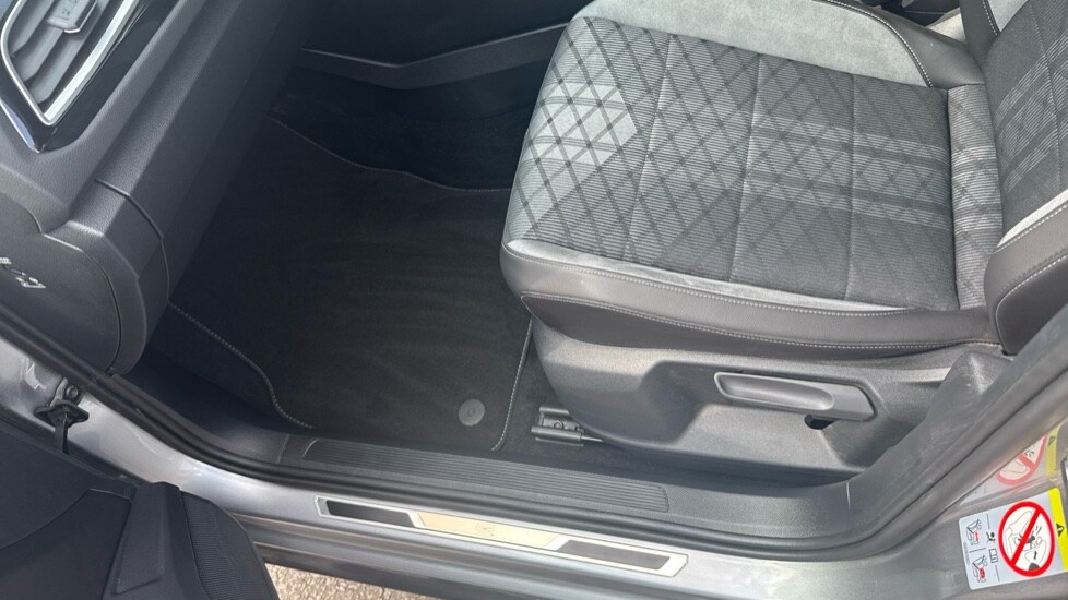 Used Volkswagen T-Roc 2025 for sale - 76575256: Photo 37