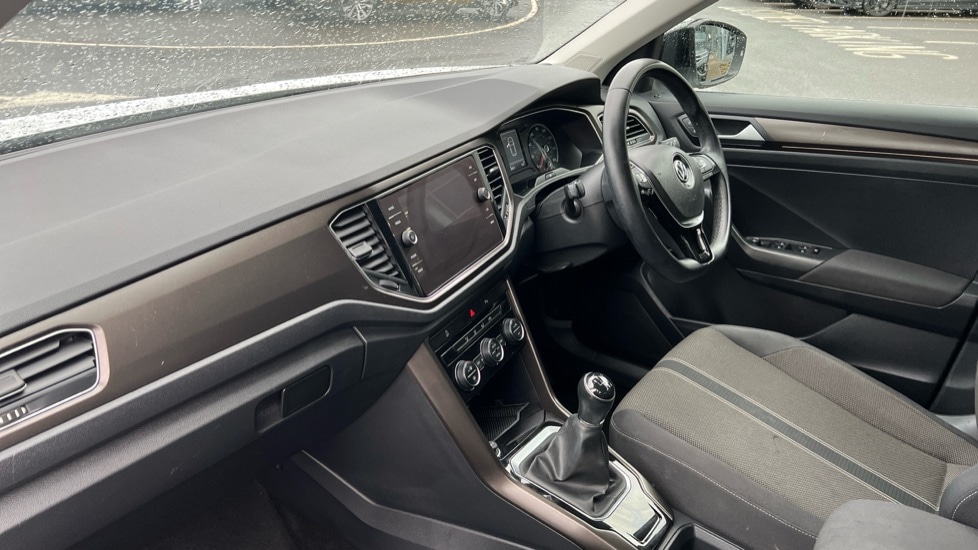 Used Volkswagen T-Roc 2018 for sale - 76552345: Photo 2