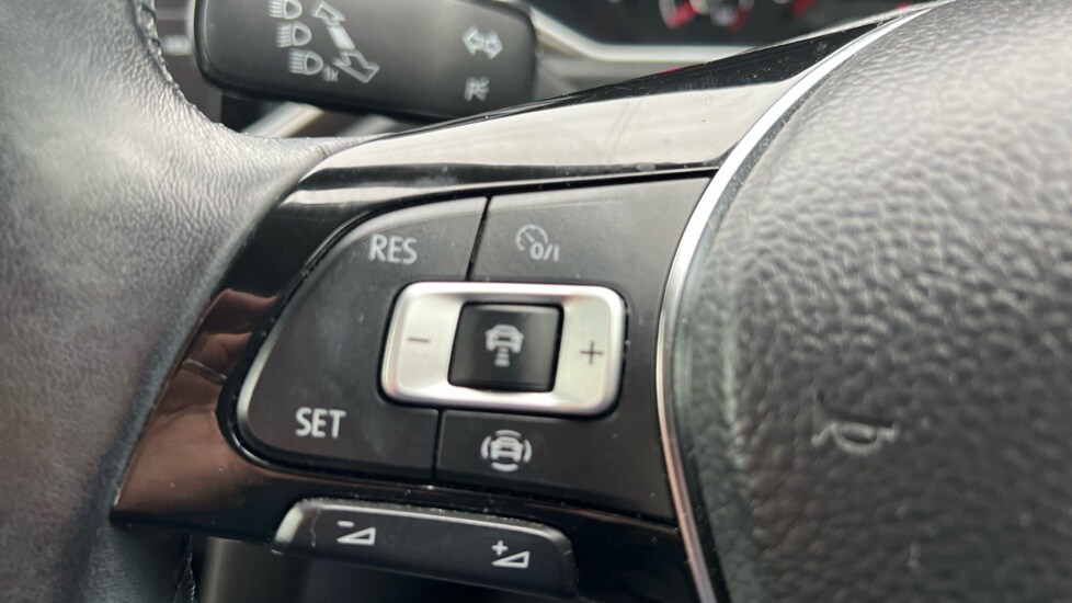 Used Volkswagen T-Roc 2018 for sale - 76552345: Photo 31