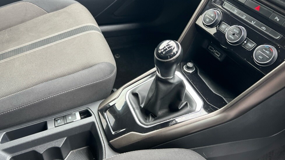 Used Volkswagen T-Roc 2018 for sale - 76552345: Photo 35