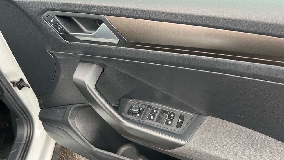 Used Volkswagen T-Roc 2018 for sale - 76552345: Photo 37