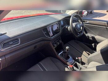 Used Volkswagen T-Roc 2019 for sale - 76796527: Photo