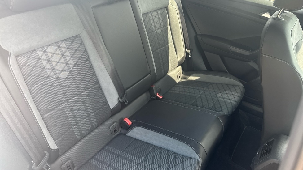 Used Volkswagen T-Roc 2025 for sale - 76796438: Photo 15