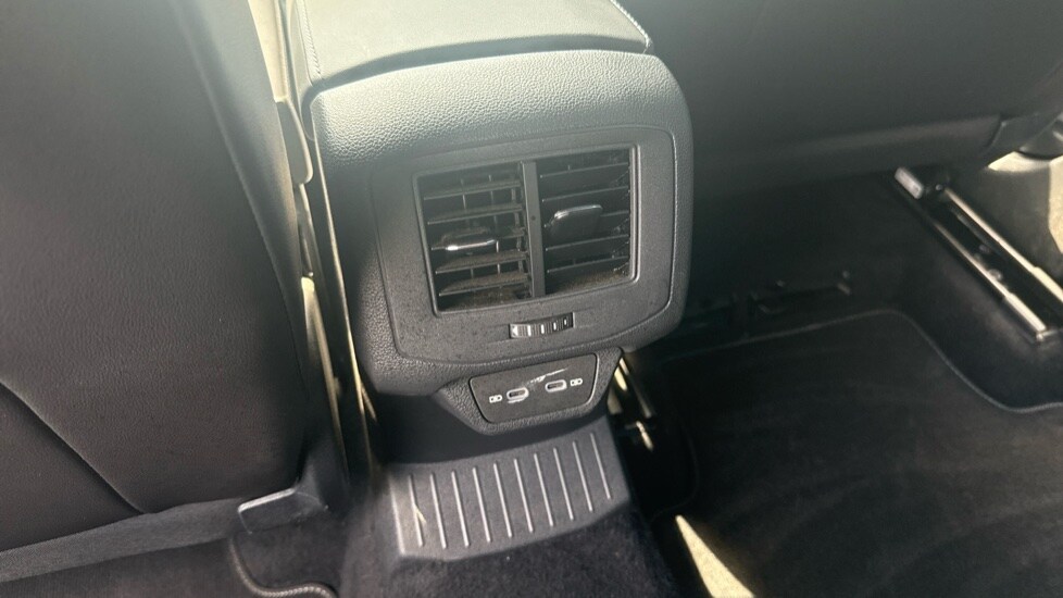 Used Volkswagen T-Roc 2025 for sale - 76796438: Photo 31