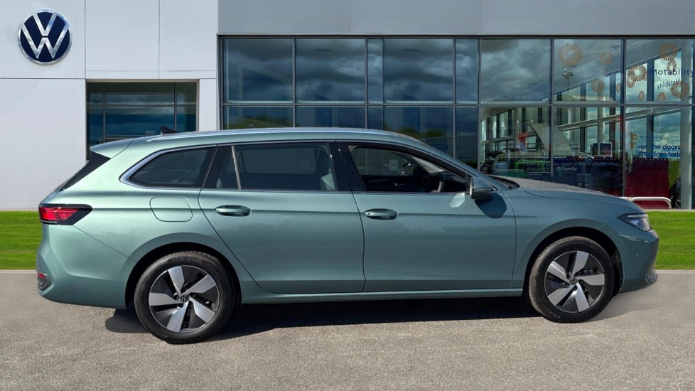 Used Volkswagen Passat 2025 for sale - 76130438: Photo 4