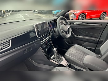 Used Volkswagen T-Roc 2025 for sale - 76452229: Photo