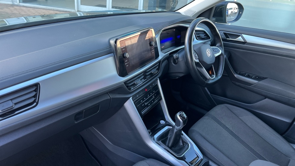 Used Volkswagen T-Roc 2024 for sale - 76660792: Photo 2