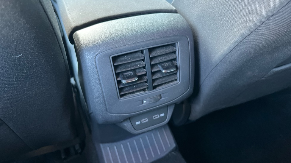 Used Volkswagen T-Roc 2024 for sale - 76660792: Photo 34