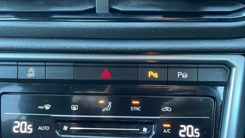 Used Volkswagen T-Roc 2024 for sale - 76660792: Photo 51